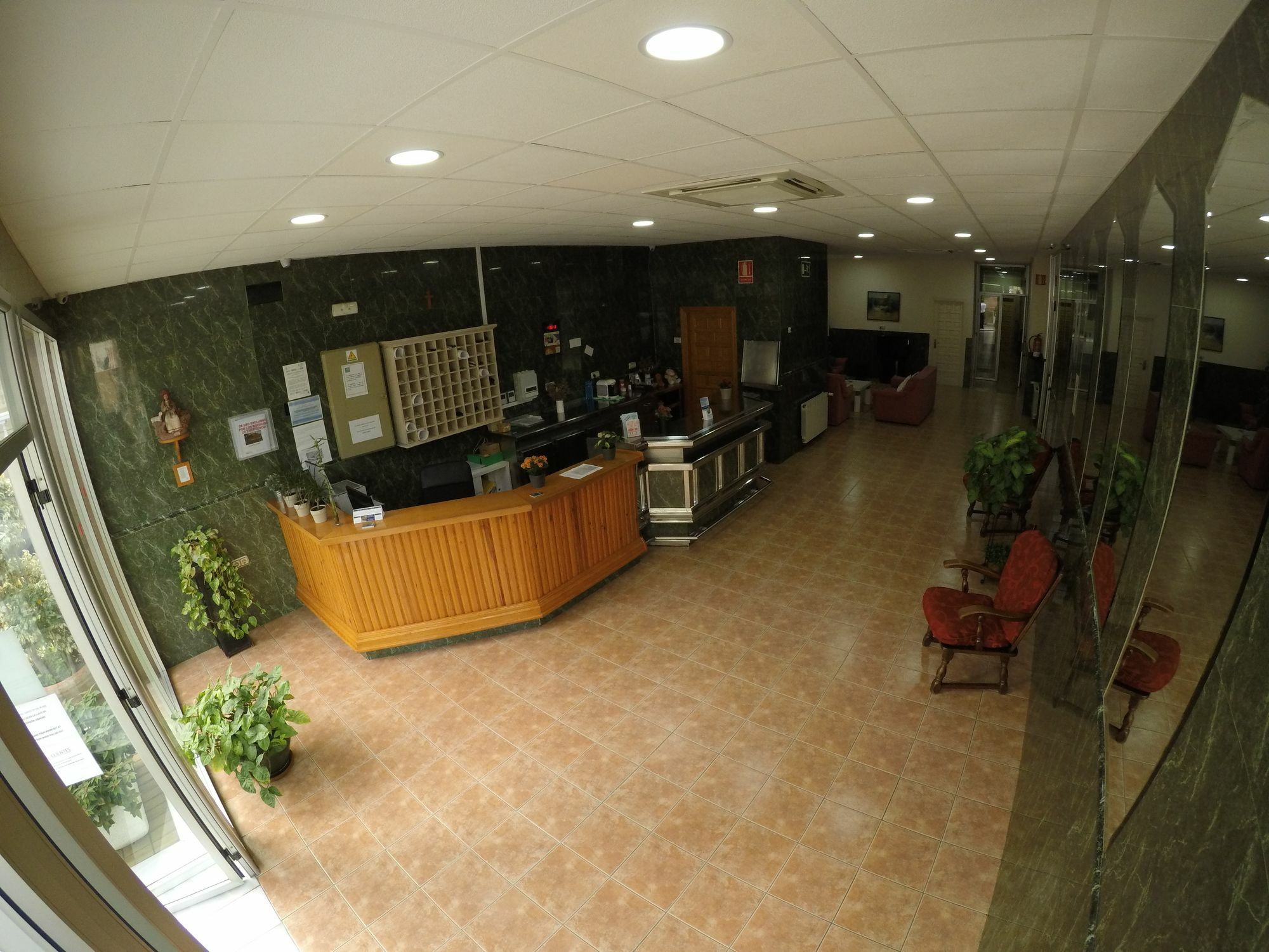 Hostal La Casa De Enfrente Málaga Extérieur photo