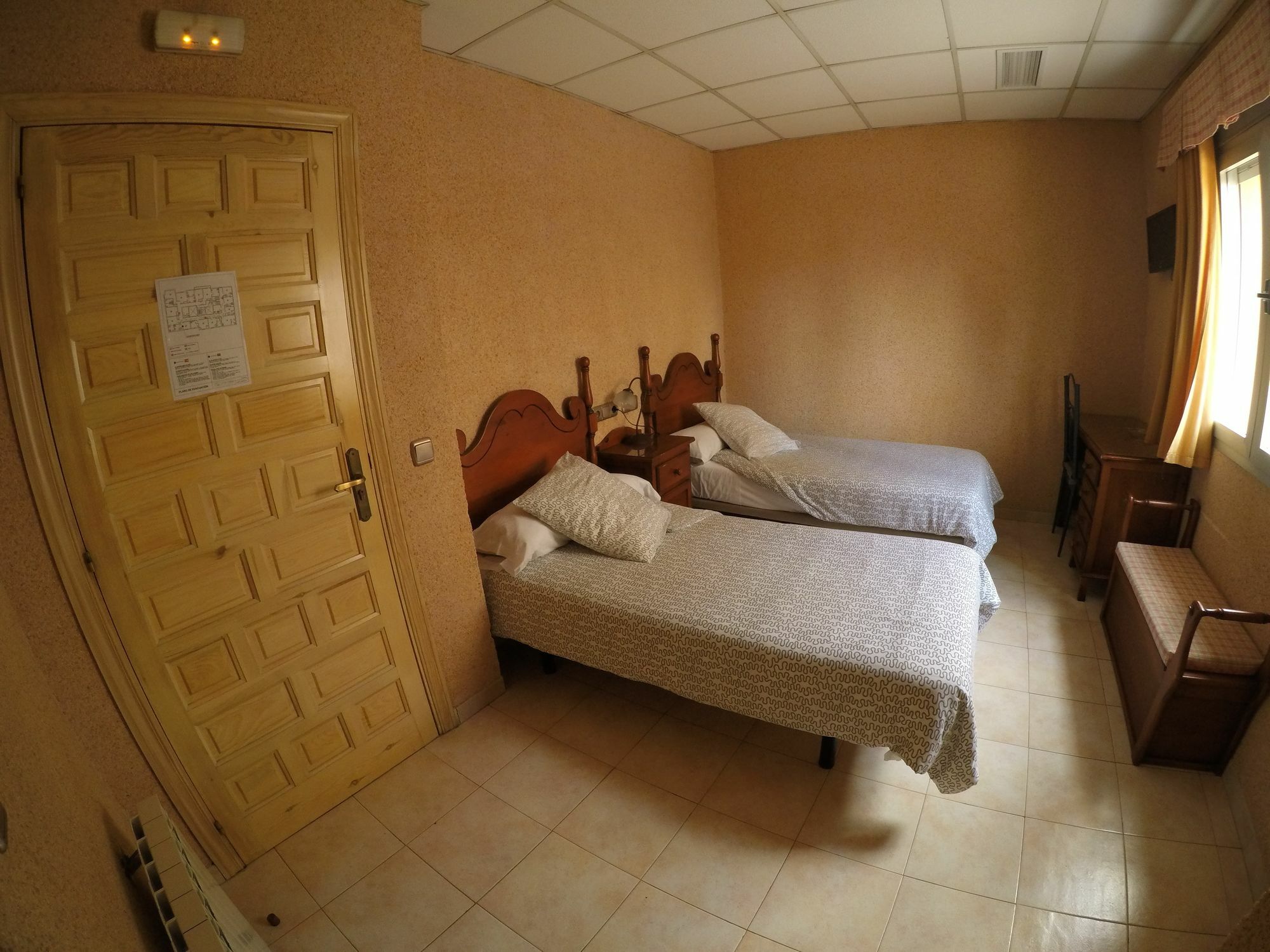 Hostal La Casa De Enfrente Málaga Extérieur photo