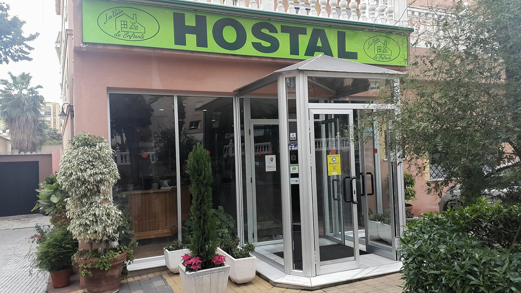 Hostal La Casa De Enfrente Málaga Extérieur photo